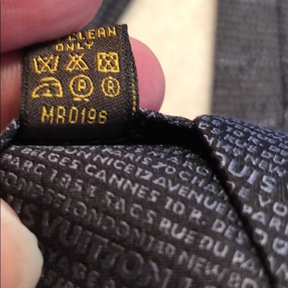Louis Vuitton men’s slate gray/Black tie - Picture 8 of 8